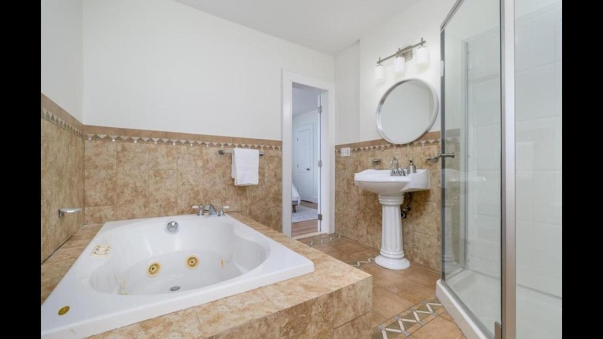 Black Rock Home - 4 Bed - Jacuzzi Bath - Beach Bridgeport Esterno foto