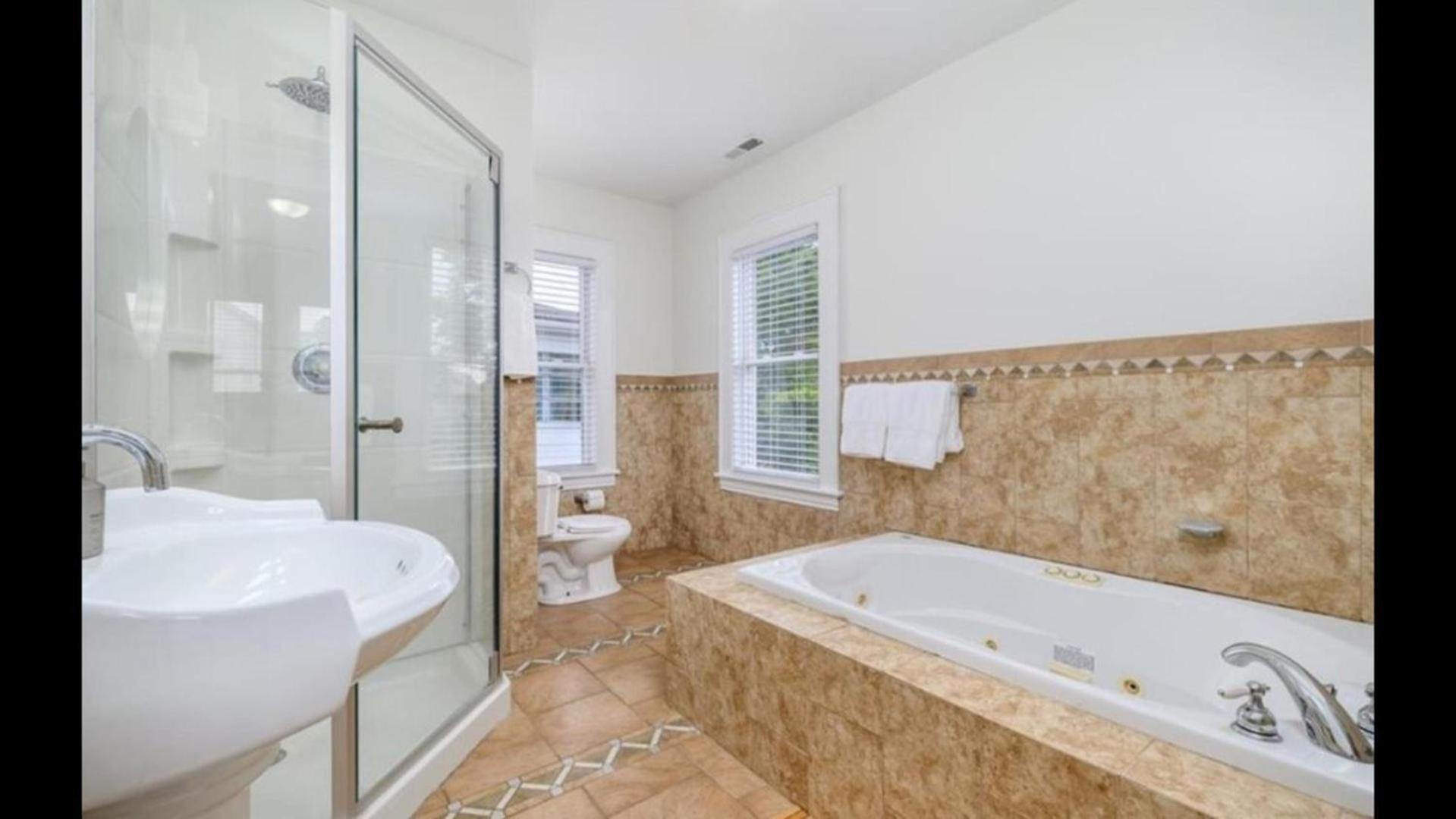 Black Rock Home - 4 Bed - Jacuzzi Bath - Beach Bridgeport Esterno foto